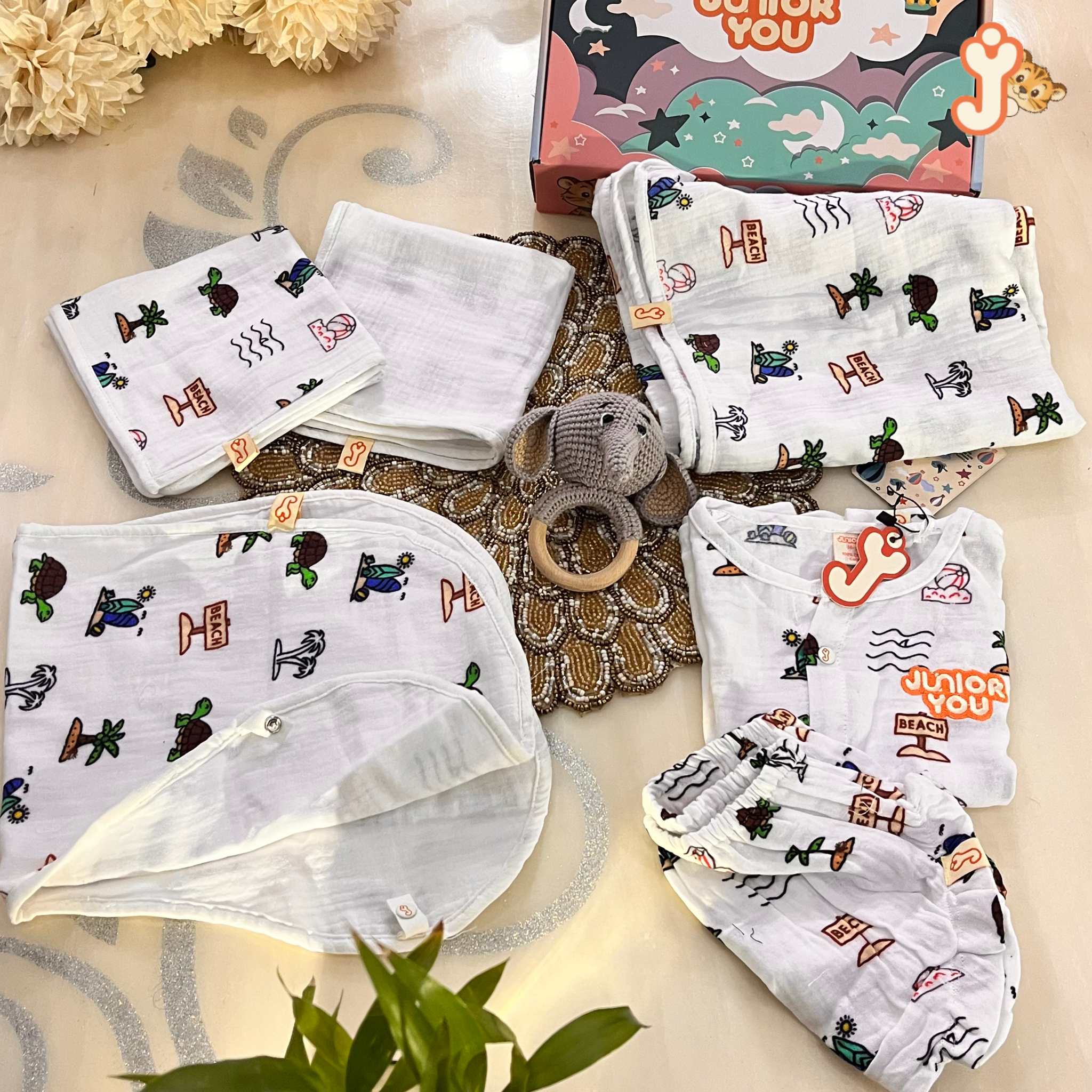 JuniorYou Organic Cotton Muslin Newborn Gift Hamper  – Sandy Toes Holiday
