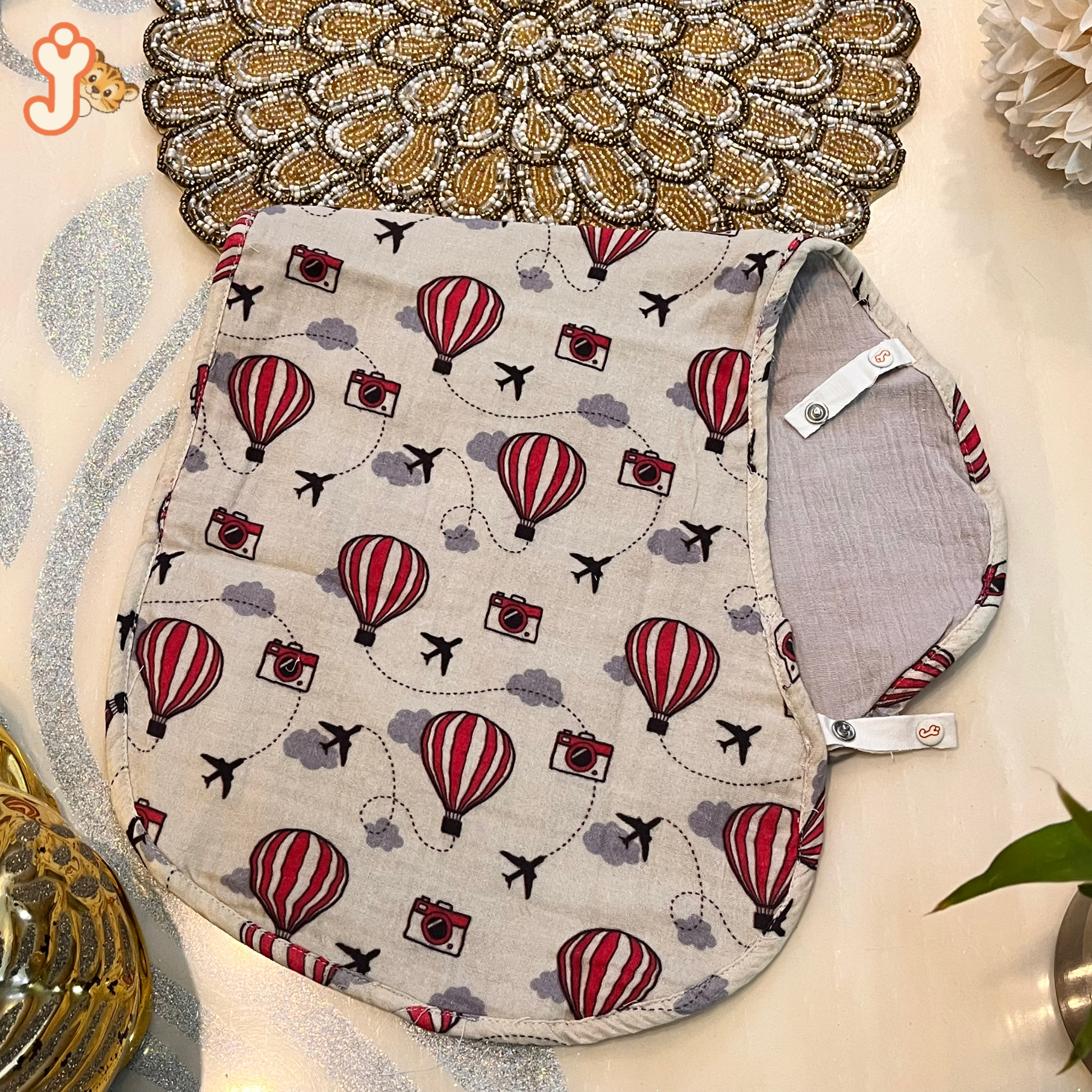 JuniorYou Organic Cotton Muslin Newborn Gift Hamper  – Balloon Safari