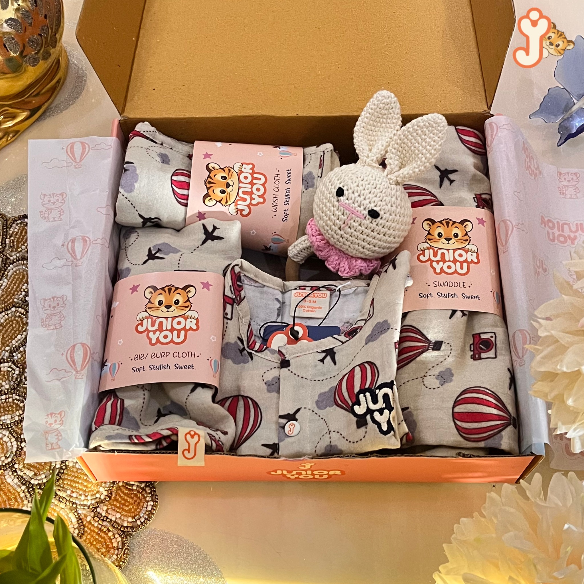 JuniorYou Organic Cotton Muslin Newborn Gift Hamper  – Balloon Safari