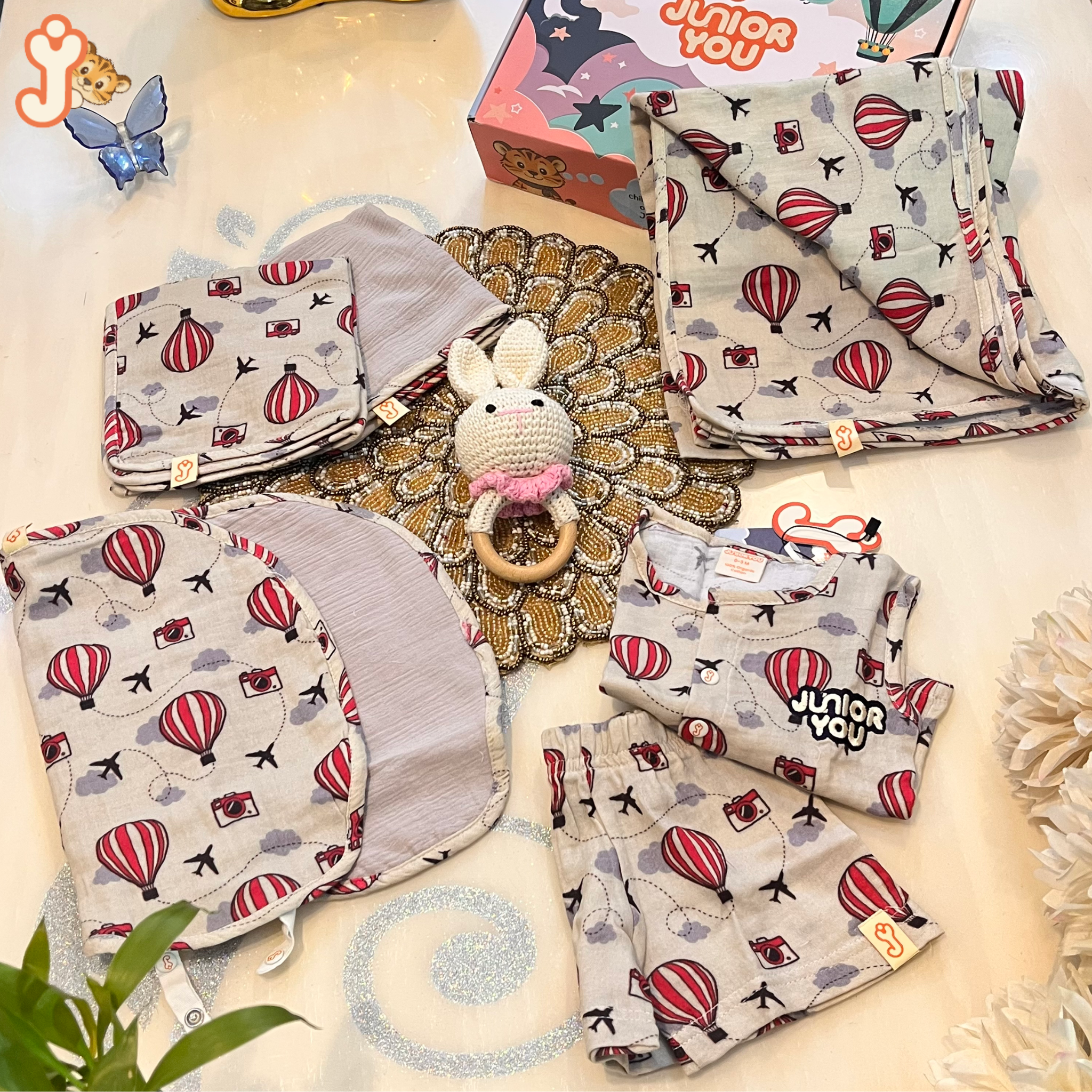 JuniorYou Organic Cotton Muslin Newborn Gift Hamper  – Balloon Safari