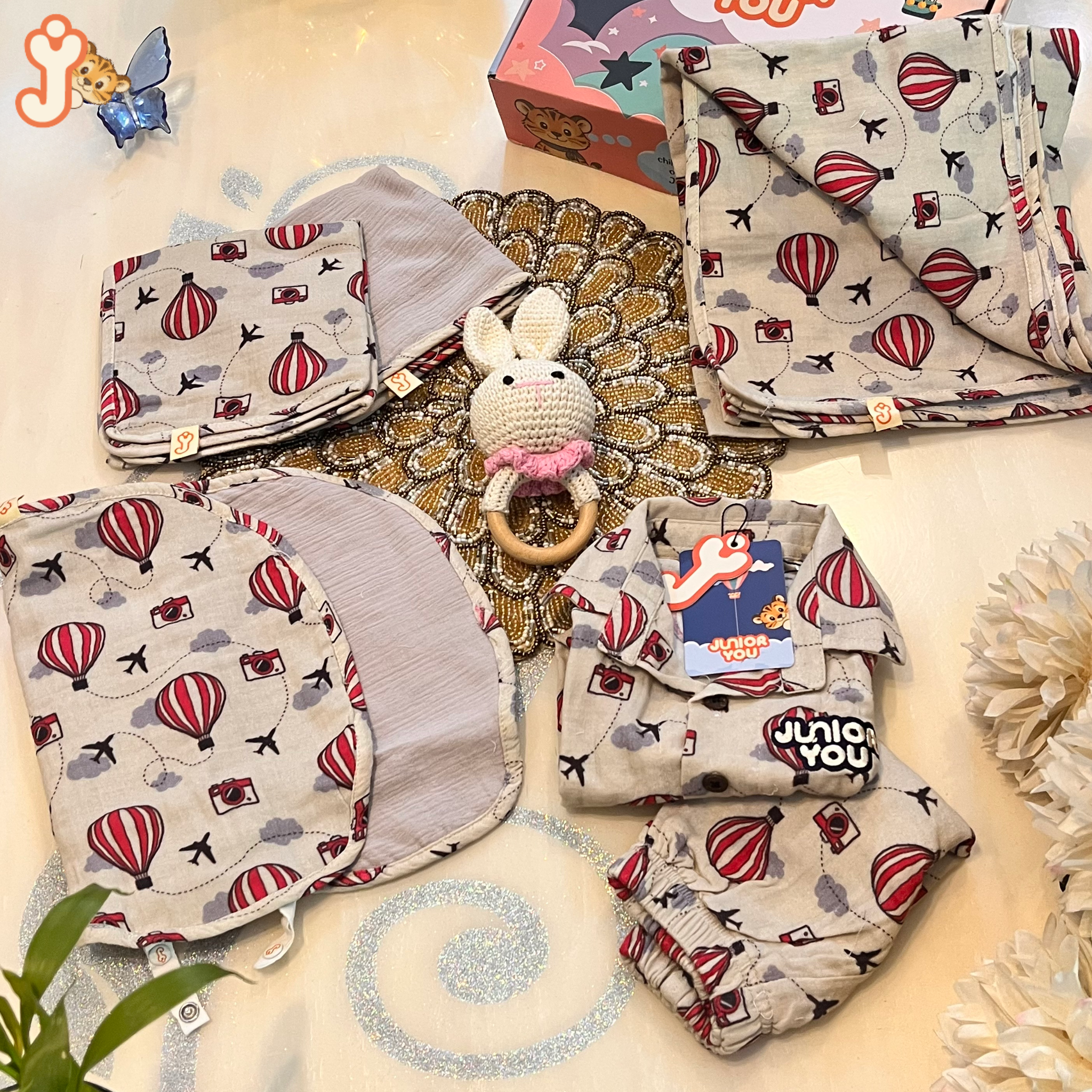 JuniorYou Organic Cotton Muslin Newborn Gift Hamper  – Balloon Safari