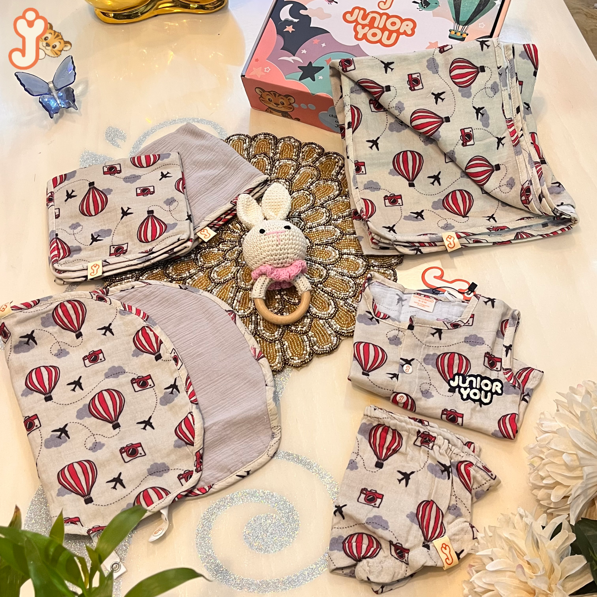 JuniorYou Organic Cotton Muslin Newborn Gift Hamper  – Balloon Safari