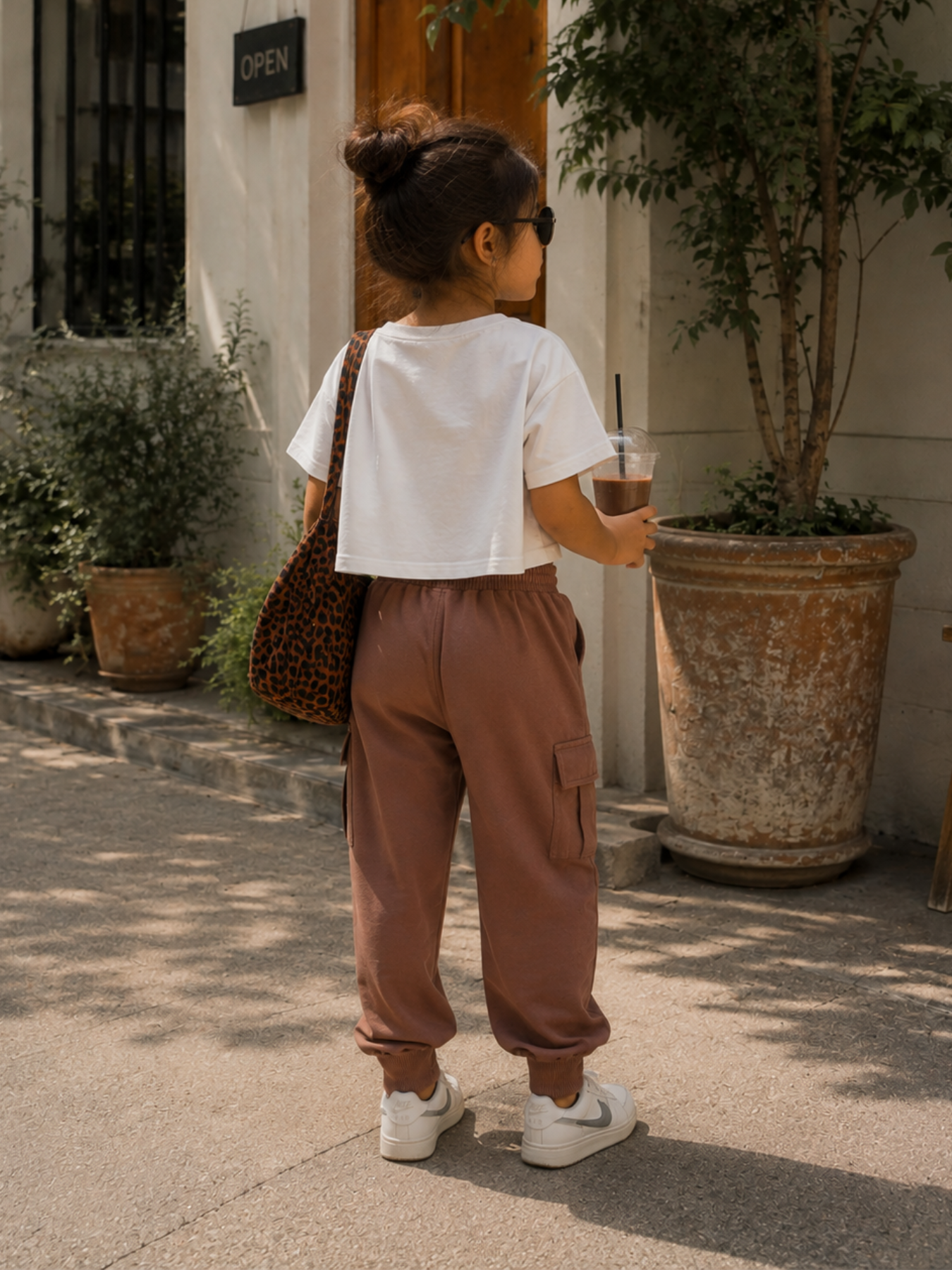 Understated Joggers - Brown